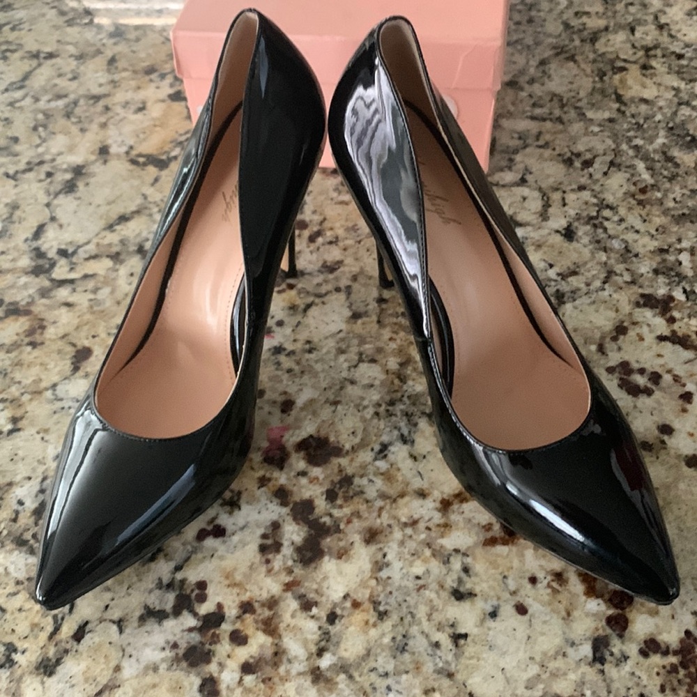 Black sexy pleather high stiletto closed toe pointed heels. Size 9. 4 inch